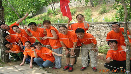 高效的工作，，，，，，快乐的生活，，，，，，参与团队协作拓展训练