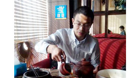 高川--湖南农大动物营养硕士
现任：饲料技术经理，，，，，，，进入资源大家庭，，，，，，，得到很多老师的帮助，，，，，，，也更加清楚了自己的位置和方向。。。。。。。。以前人生的种种经历，，，，，，，在此时才发现它的价值。。。。。。。。